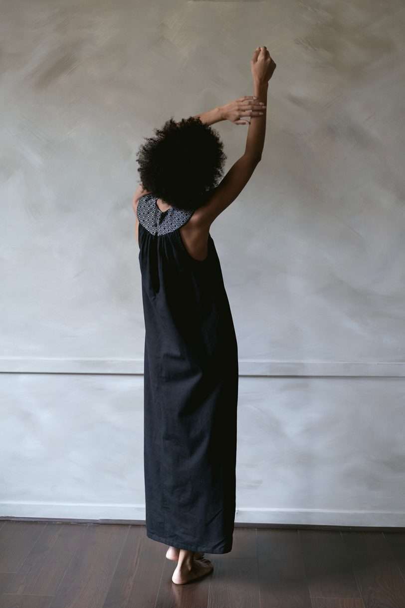 Vestido Balam - Telar negro-flores plata / Lino negro - Imagen 2
